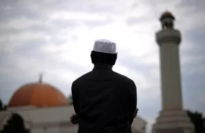 Bivši katolički svećenik: Muslimane sam smatrao glupima i neobavještenim i htio sam da ih preobratim u kršćanstvo. Ali, na kraju je ispalo obrnuto Musliman dzamija