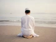 Šta čini čovjek koji je svojim duhom odsutan u namazu, tako da nekada zaboravi nešto od namaza? Namaz