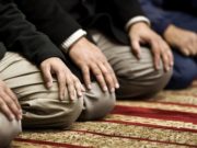 Kako će klanjati osoba koja je stigla na jedan rek’at na Akšam-namazu u džematu? namaz_sjedenje