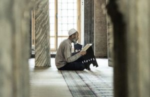 Poučne i zanimljive crtice iz života Mejmuna ibn Mihrana Covjek u džamiji, islamske teme