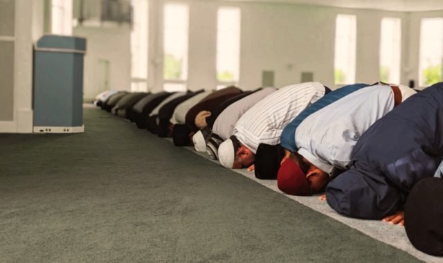 namaz sedzda prvi saff