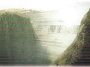 Na slici je brana koja djelimično liči na pregradu koju je sagradio Zul-Karnejn