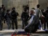 Skrnavljenje džamija, njihovo paljenje i rušenje Čifutski vojnici skrnave Al Aksa džamiju u Kudsu (Jerusalemu)